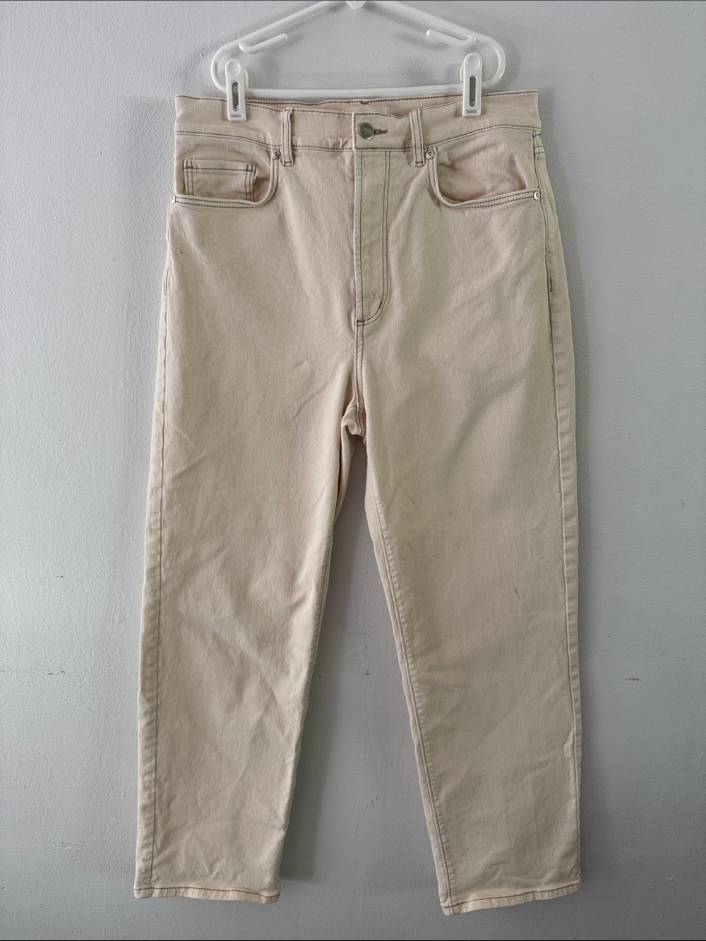 Rivete Straight Leg High-Rise Jeans Sz 28